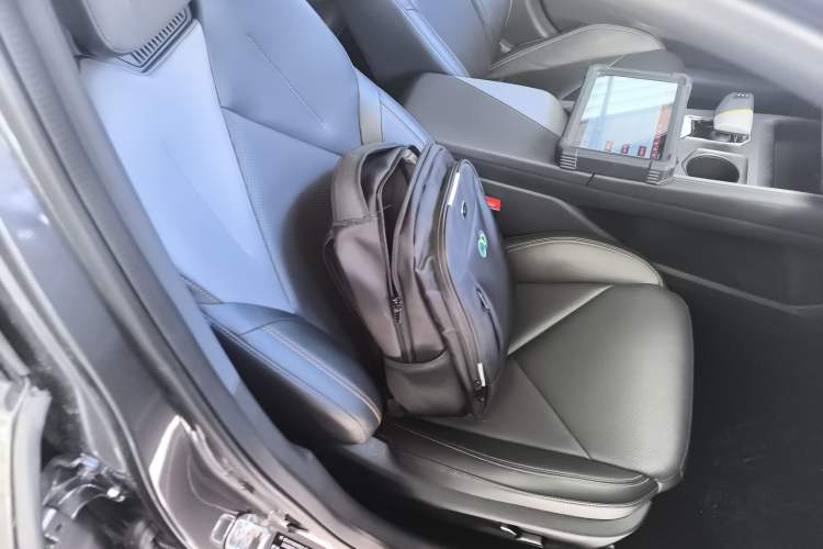 Used CHANGAN UNI-V 2022 1.5T Smart Navigation Version Right Front Seat