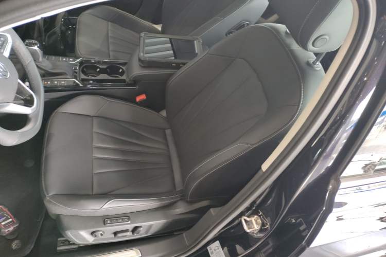 Used Volkswagen Passat 2025 Outstanding Model 380TSI Dragon Glory Edition
