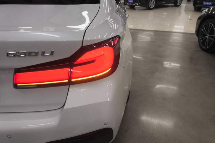 Used BMW 5 Series 2021 Restyled 530Li Luxury Edition M Sport Package Right Rear Taillight