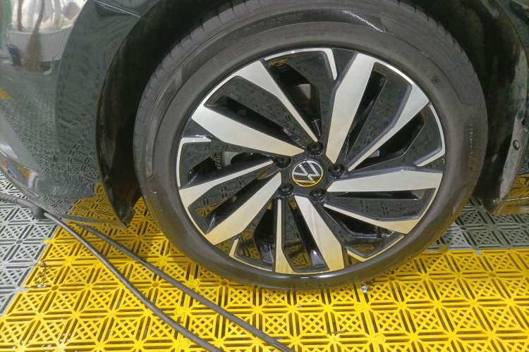 Used Volkswagen Passat 2024 380TSI Elite Edition Left Front Wheel Hub