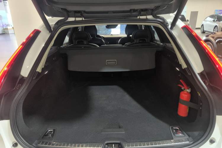 Used Volvo V90 2017 Cross Country T5 AWD Prestige Edition
