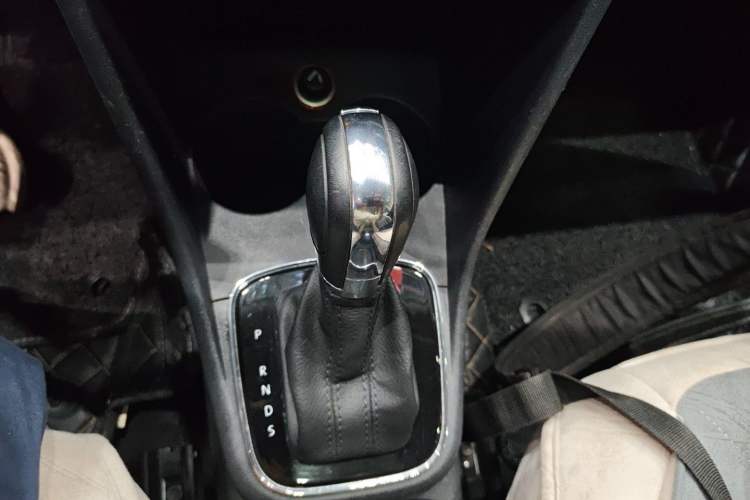 Used Volkswagen Polo 2016 1.6L Automatic Comfort Model Gear Lever