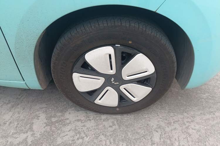 Used Wuling Hongguang MINIEV 2025 Four-Door Version Zhenxiang+ Edition Right Front Wheel Hub