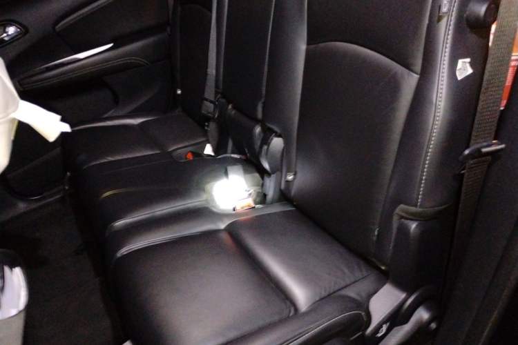 Used Dodge Journey 2013 2.4L Two-Wheel Drive Luxury Version