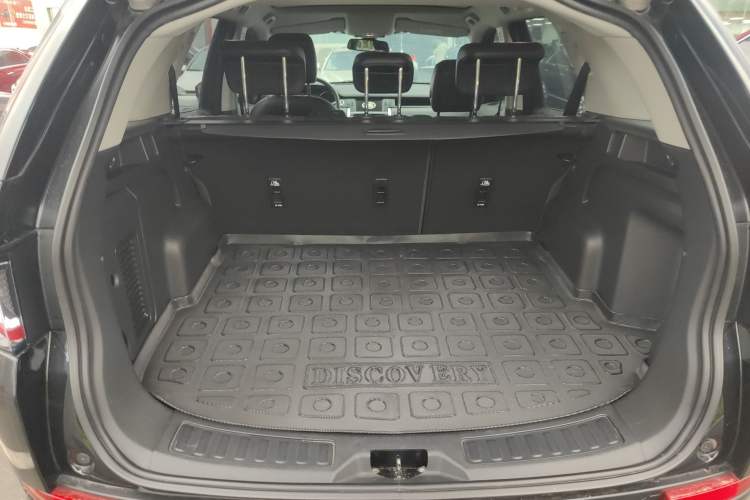 Used Land Rover Discovery Sport 2018 240 PS SE Version Trunk