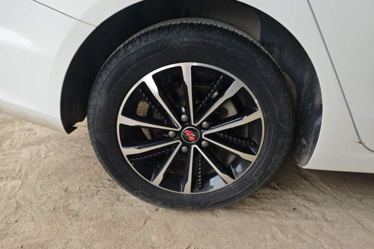 Used Roewe i5 2020 1.5L Manual 4G Connect Leehao Flagship Edition Right Rear Wheel Hub