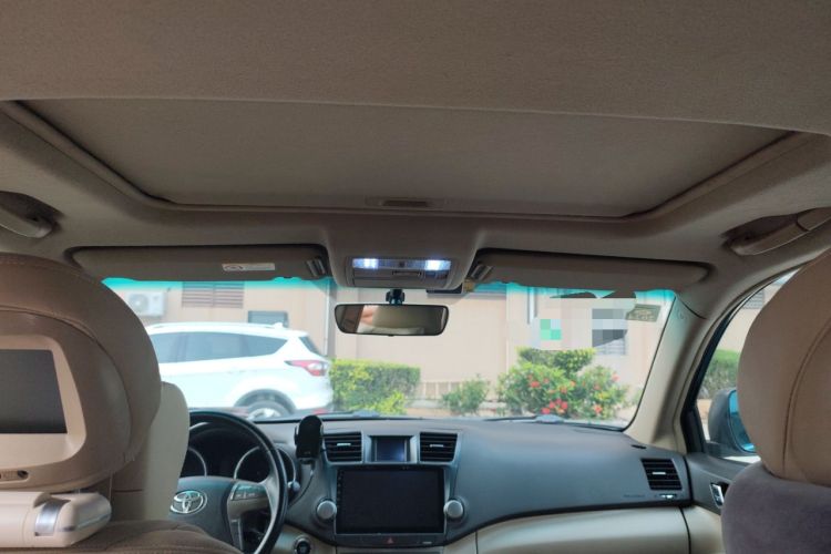 Used Toyota Highlander 2011 2.7L Two-Wheel Drive 7-Seater Luxury Edition
