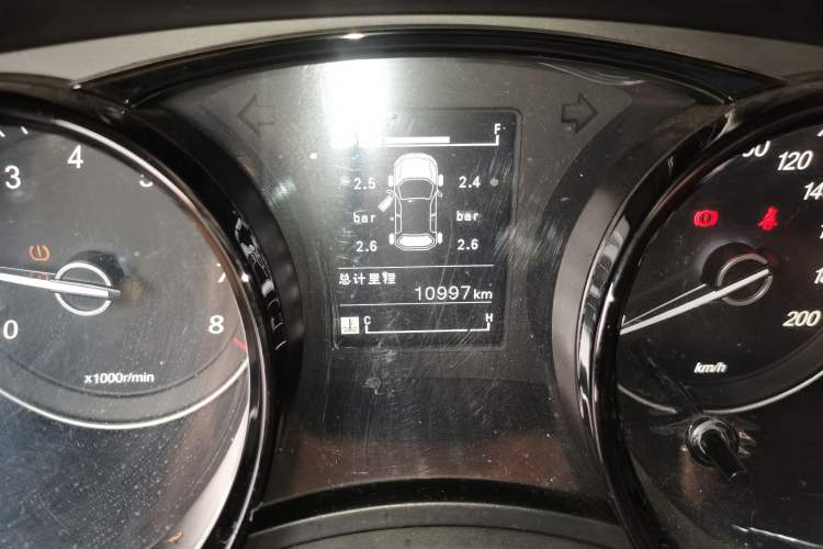Used Wuling Zhengcheng 2021 1.5T Manual Luxury Version Odometer Close Up