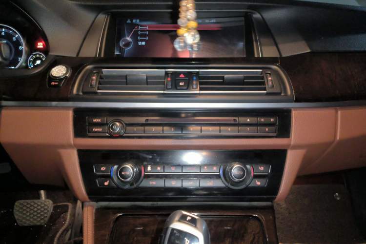 Used BMW 5 Series 2017 528Li Leading Model
