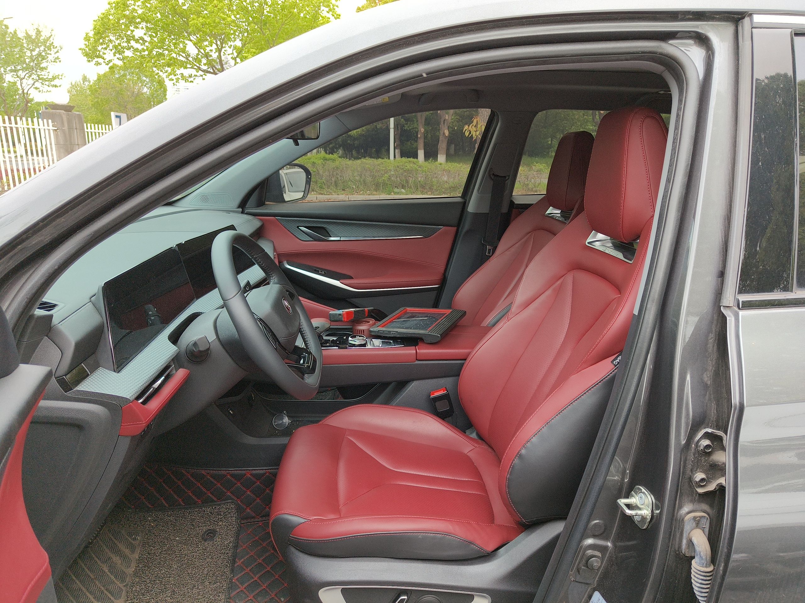 Переднее сиденье в автомобиле