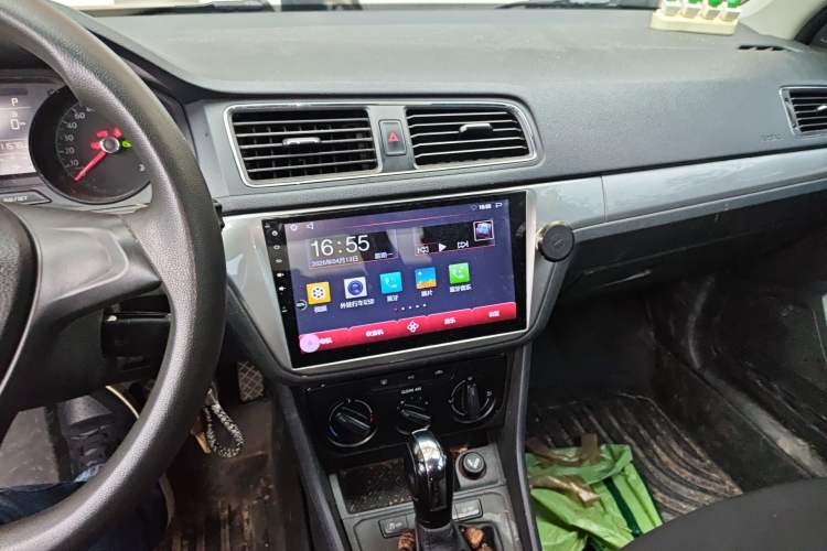 Used Volkswagen Lavida 2015 1.6L Automatic Fashion Edition Audio And AC Panel