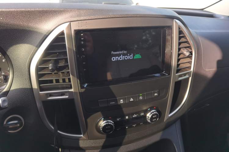 Used Mercedes-Benz Vito 2023 2.0T Business Version 7 Seats Audio And AC Panel