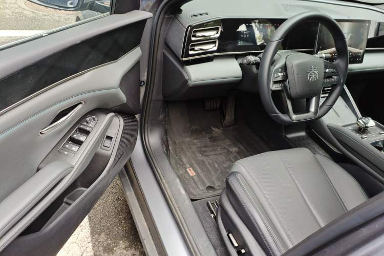 Used BYD Qin L 2025 DM-i Smart Drive 120KM Superior Model
