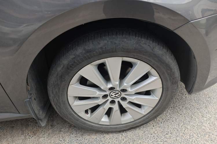 Used Volkswagen Lavida 2013 Restyled Classic 1.6L Manual Comfort Edition
