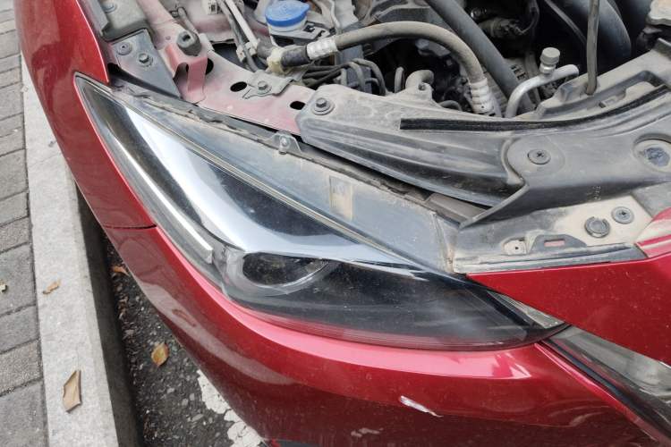 Used Mazda 3 Axela 2017 Sedan 1.5L Automatic Luxury Model China VI Standard Right Front Headlight