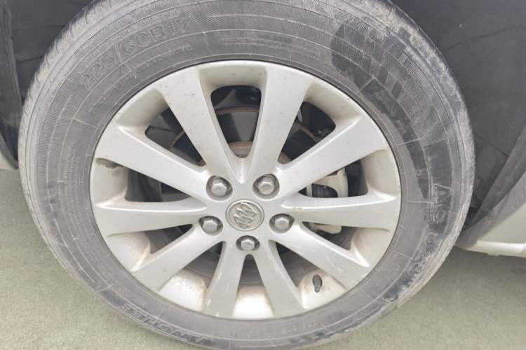 Used Buick GL8 2014 2.4L Classic Edition Right Rear Wheel Hub