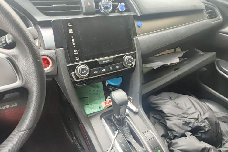 Used Honda Civic 2016 220TURBO CVT Luxury Edition Audio And AC Panel