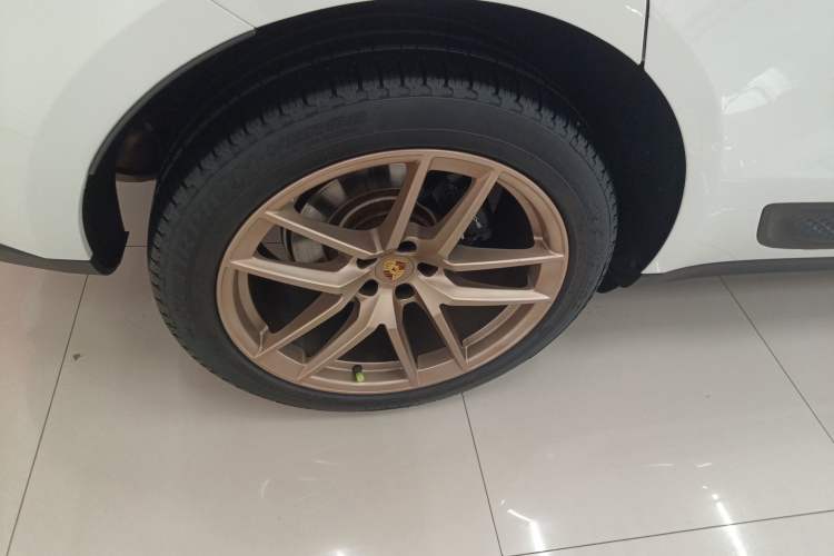 Used Porsche Macan 2022 Macan 2.0T Right Rear Wheel Hub