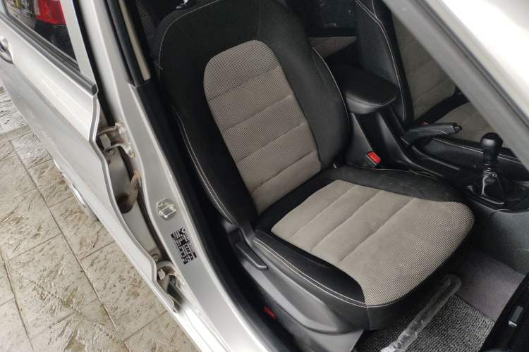 Used Wuling Hongguang 2019 1.5L S Basic Version China VI Standard LAR
