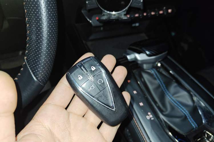 Used CHANGAN OSHAN X5 2022 Sport Edition 1.5T DCT Cyclone Assault Vehicle Key