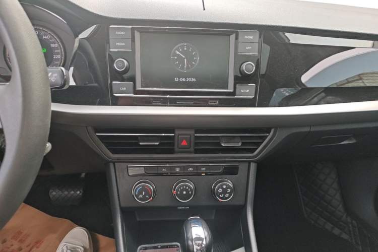 Used Volkswagen Lavida 2018 1.5L Automatic Comfort Edition China V Standard Audio And AC Panel