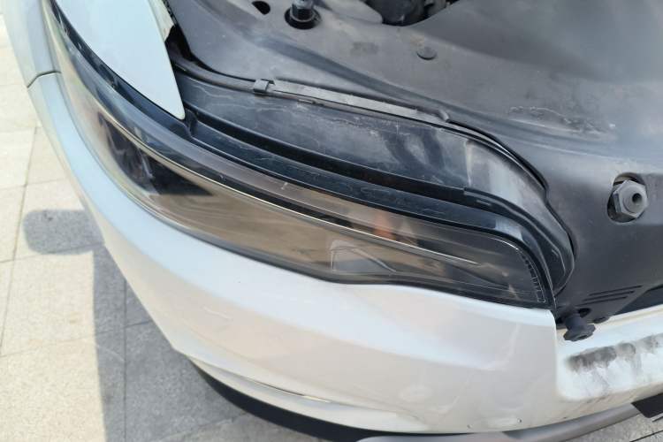 Used Jeep Cherokee 2019 2.0T Two-Wheel Drive Smart Enjoyment Version China VI Right Front Headlight