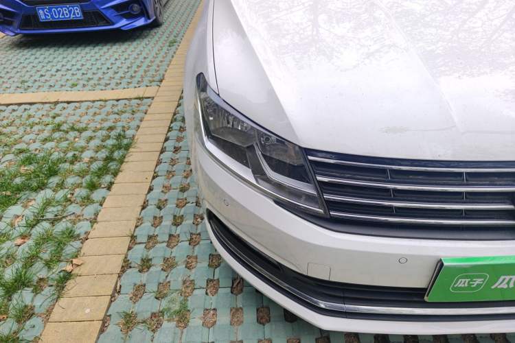 Used Volkswagen Lavida 2017 1.6L Automatic Comfort Edition Right Front Headlight