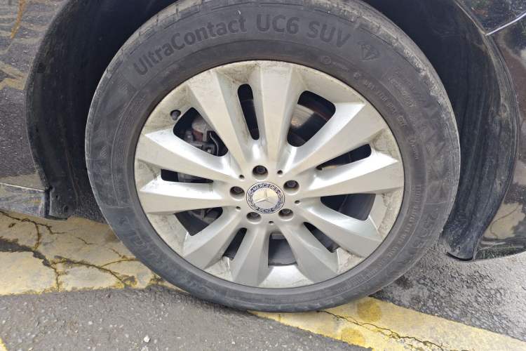 Used Mercedes-Benz R-Class 2014 R 400 4MATIC Luxury Model Right Front Wheel Hub