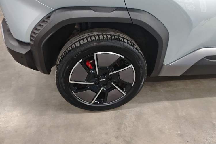 Used Formula Leopard Titanium 3 2025 501KM All-Wheel Drive Intelligent Driving Ultra Version
