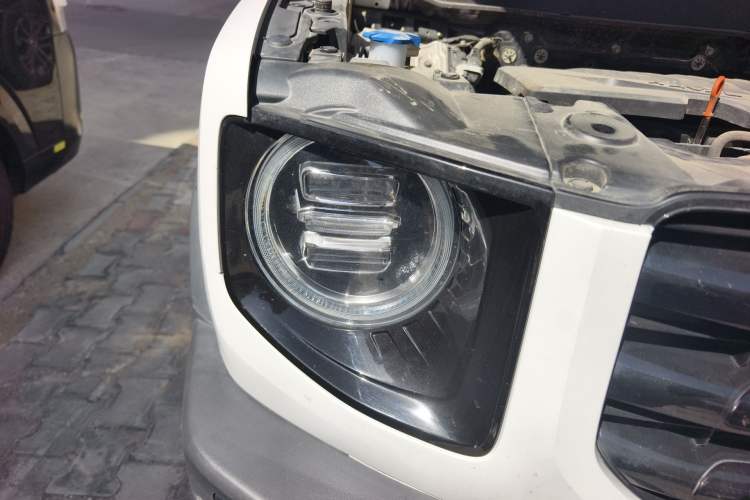 Used Haval DARGO 2021 1.5T DCT Two-Wheel Drive Border Collie Edition Right Front Headlight