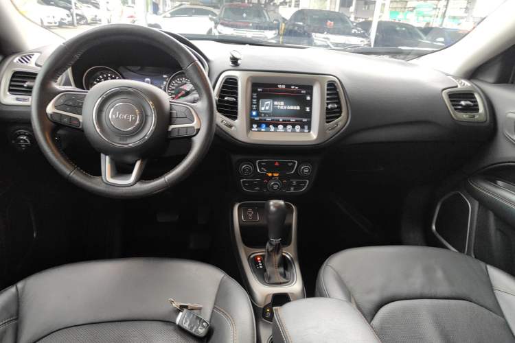 Used Jeep Compass 2017 200T Automatic Family Edition
