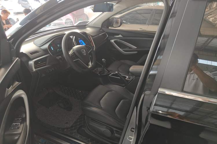 Used Baojun 530 2021 Global Car Anniversary Edition 1.5T Manual Luxury Model 7 Seats