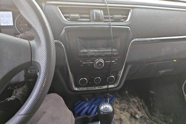 Used Jinbei Hiace X30 2023 1.5L Super-Enjoyment Van 2/5 Seats Non-Air-Conditioned Version SWC15M