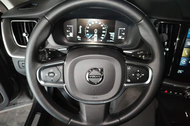 Used Volvo XC60 2019 T5 4x4 Smart Edition China VI Standard Steering Wheel
