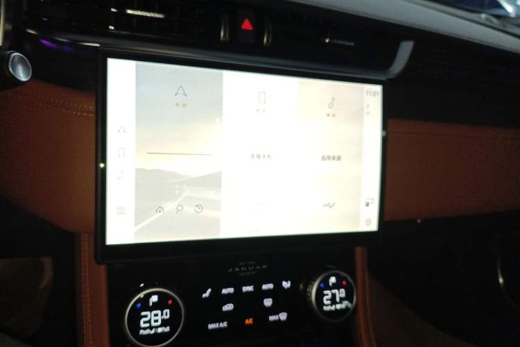 Used Jaguar XFL 2024 2.0T P300 Four-Wheel Drive Flagship Sport Gold Edition
