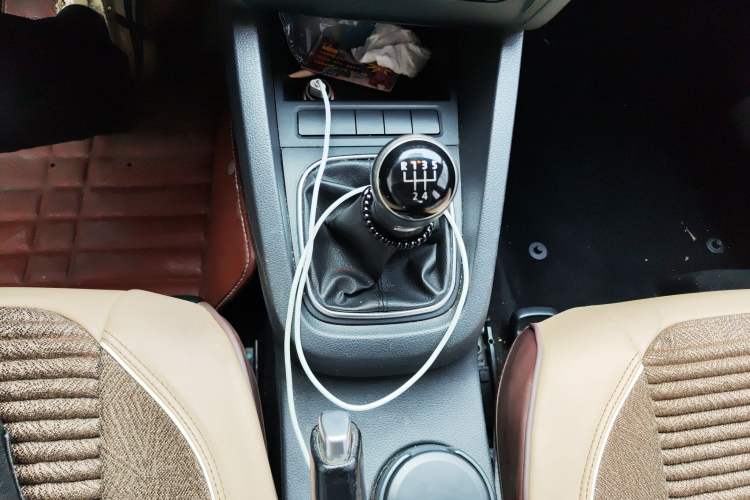 Used Volkswagen Sagitar 2014 Revised Version 1.6L Manual Leading Edition Gear Lever