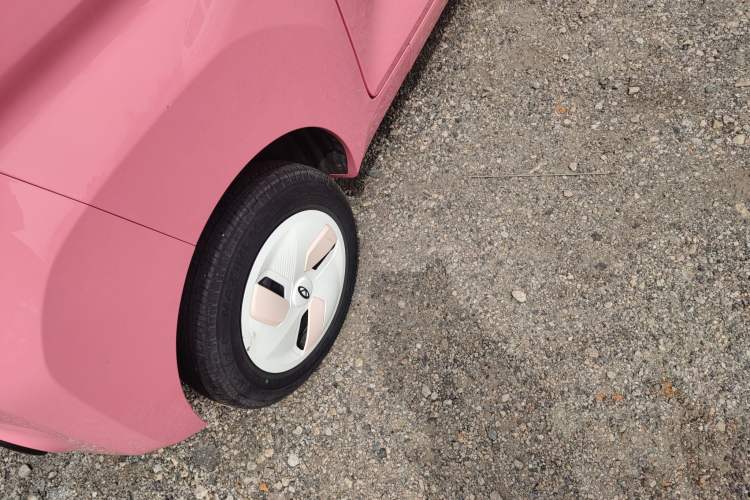 Used Chery New Energy QQ Ice Cream 2022 120km Conical Shape Lithium Iron Phosphate
