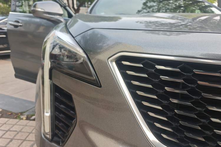 Used Cadillac XT4 2018 28T Two-Wheel Drive Leading Version Right Front Headlight