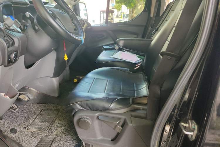 Used Ford Transit 2019 2.0T Diesel Multi-Purpose Commercial Vehicle Mid-Drive Mid-Roof 6-Seater China VI Standard