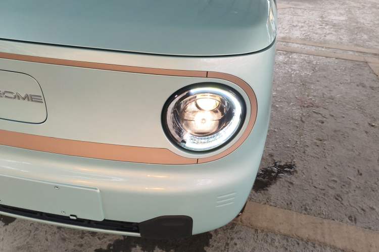 Used Geely Galaxy Panda 2024 Panda Mini 200km Endurance Bear Left Front Headlight