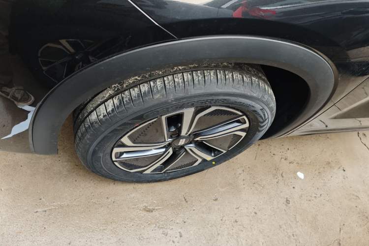 Used Geely Galaxy Xingjian 7 EM-i 2026 Model 130km Launch Edition Left Front Wheel Hub