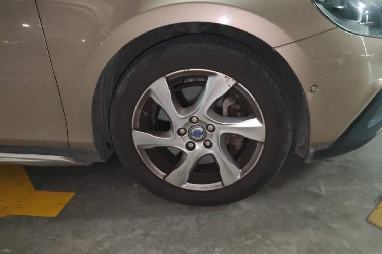 Used Volvo V40 2014 Cross Country T5 AWD Smart Luxury Edition