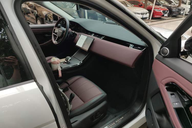 Used Land Rover Range Evoque 2024 Aurora L 249 PS Prestige Light-Chasing Edition Right Front Seat