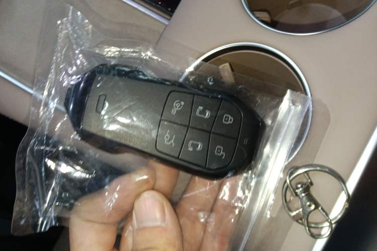 Used XPeng X9 2025 740 Ultra-Long Range Max Interior 1