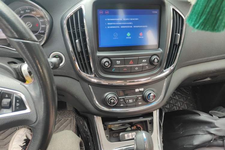 Used Baojun 560 2016 1.8L iAMT Luxury Model Audio And AC Panel