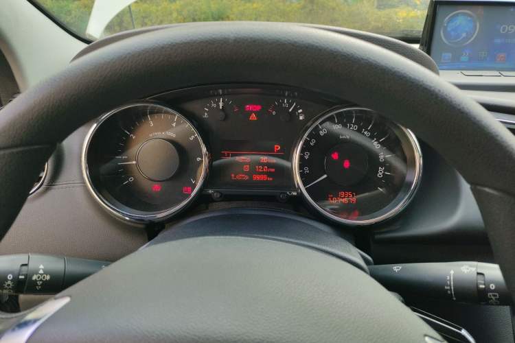 Used Peugeot 3008 2015 2.0L Automatic Classic Edition