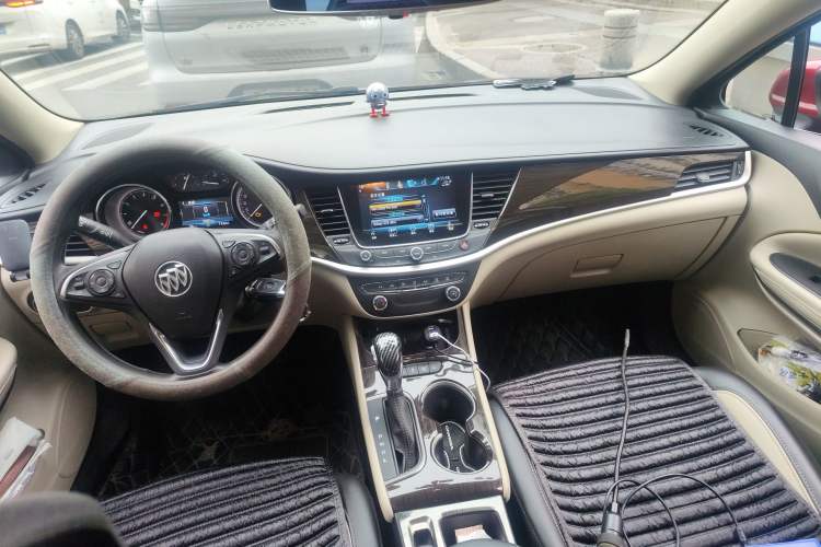 Used Buick Verano 2018 Sedan 15S Automatic Leading Model Center Console