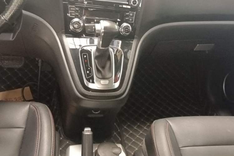 Used Haval H6 2016 Upgraded Model 1.5T Automatic Two-Wheel Drive Elite Version
