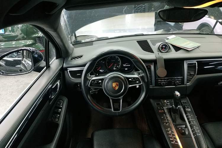 Used Porsche Macan 2014 Macan Turbo 3.6T Steering Wheel