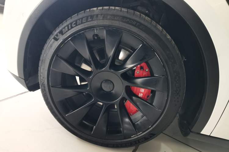 Used Tesla Model Y 2022 Long-Range All-Wheel-Drive Version